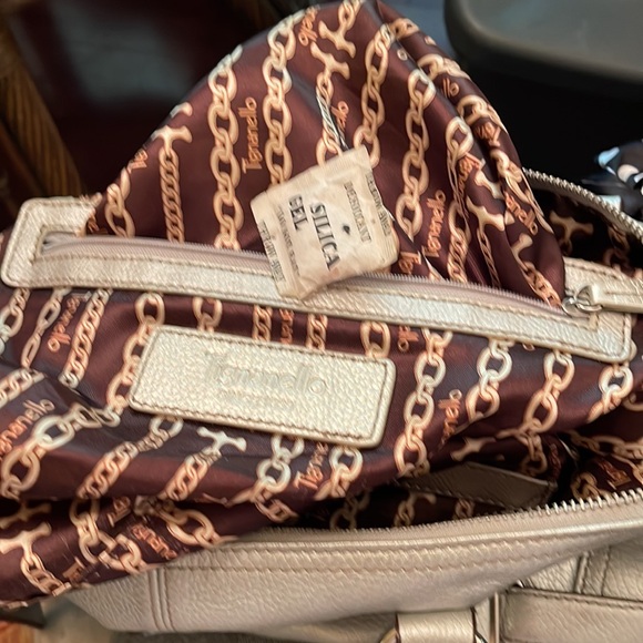 Tignanello since 1999 silver leather purse in great condition inside and out. - Picture 5 of 13